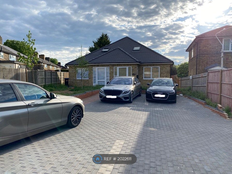 Studio to rent in Yiewsley, West Drayton UB7, £1,195 pcm Zoopla