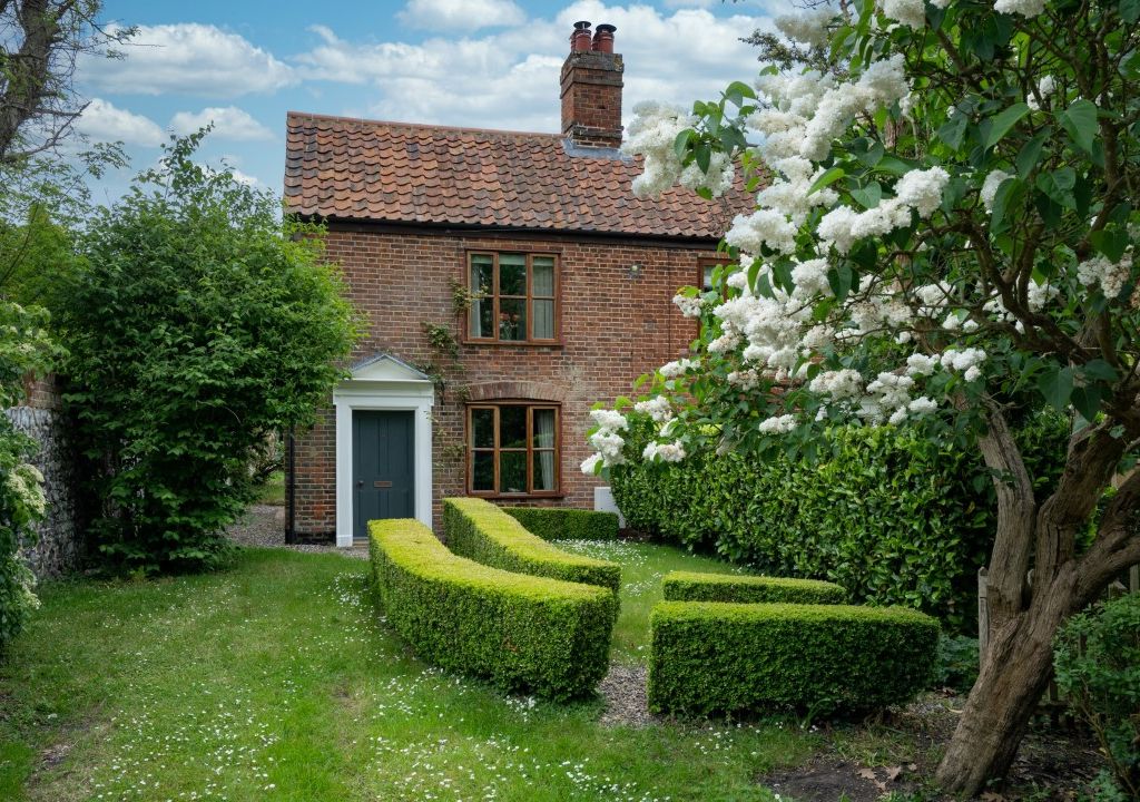 2 bed semidetached house for sale in The Street, Somerleyton