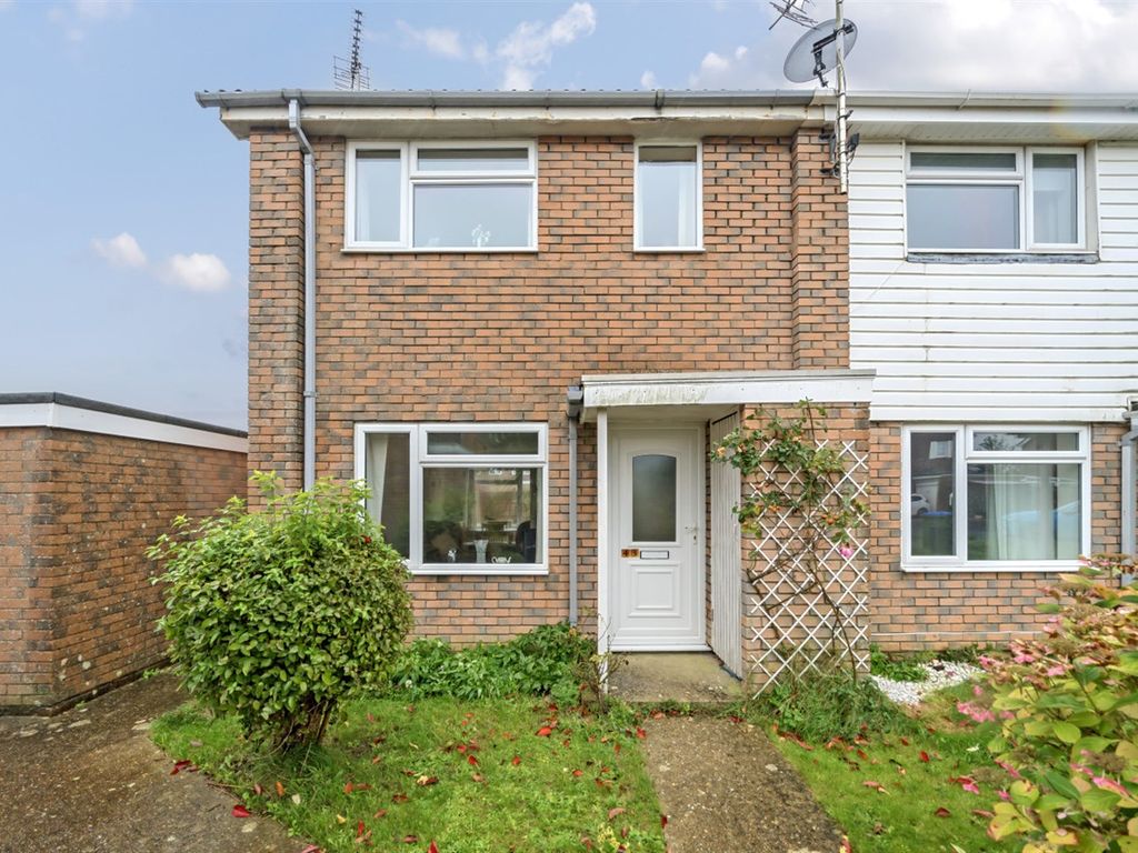 2 bed end terrace house for sale in 43 Flansham Park, Felpham, Bognor