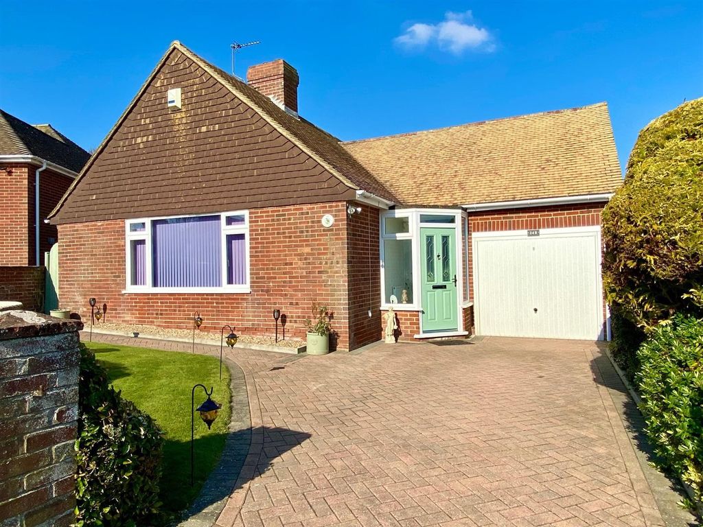 2 bed detached bungalow for sale in Meadow Way, Fairlight, Hastings