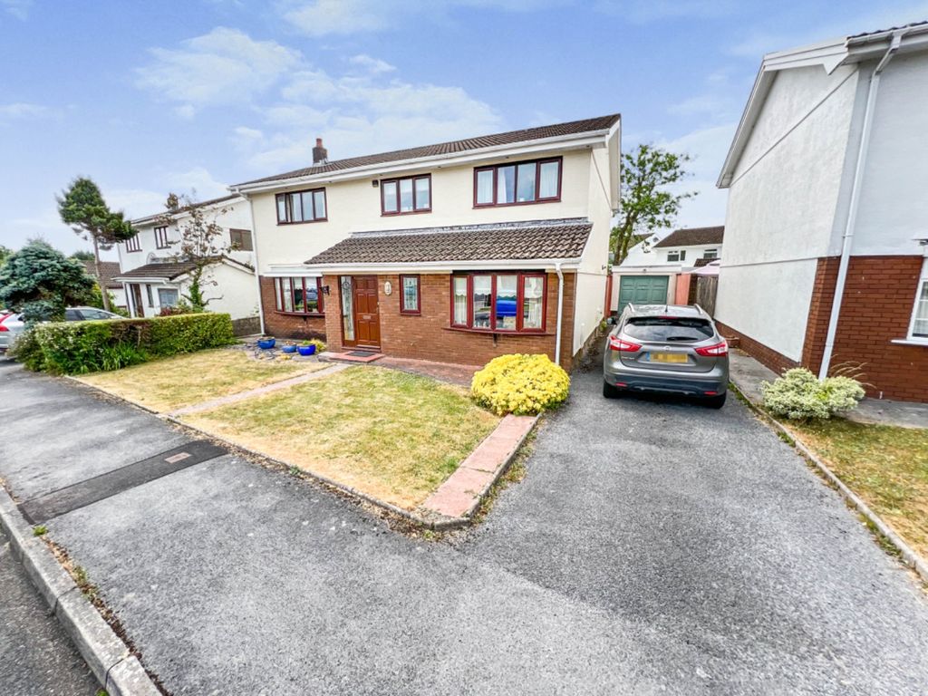 4 bed detached house for sale in Llwyn Y Bryn, Ammanford
