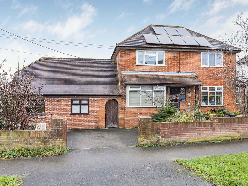 6 bed detached house for sale in Haydon Road, Didcot OX11, £750,000