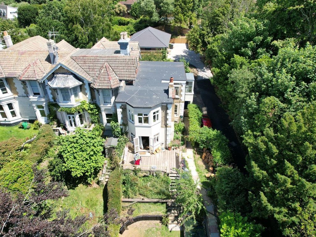 4 bed flat for sale in Hollington Park Road, St. LeonardsOnSea TN38