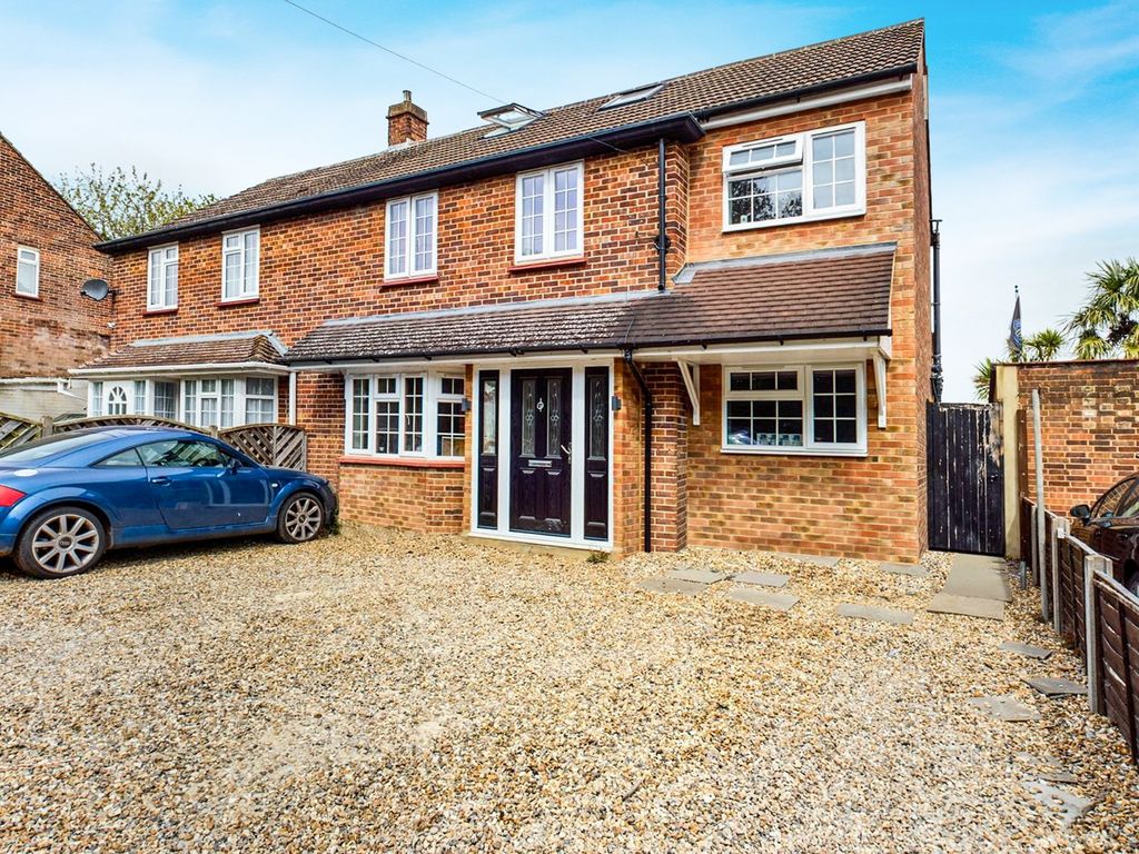 4 bed semidetached house to rent in Bittams Lane, Chertsey, Surrey