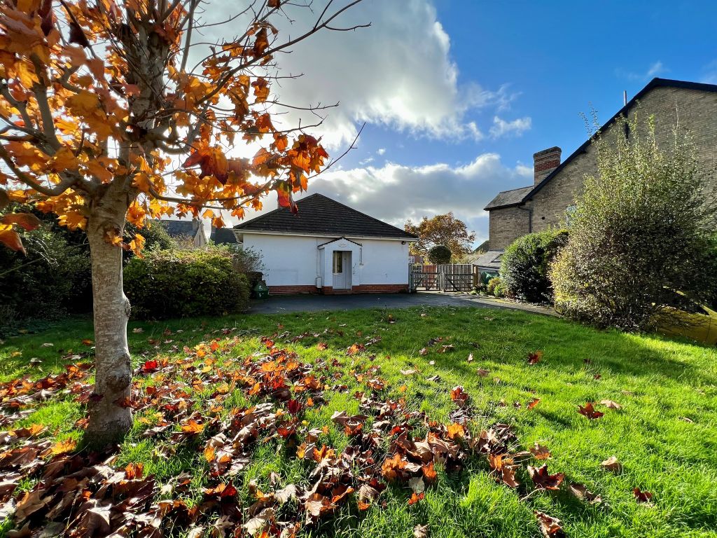 3 bed detached bungalow for sale in Richmond Road, Taunton TA1 Zoopla