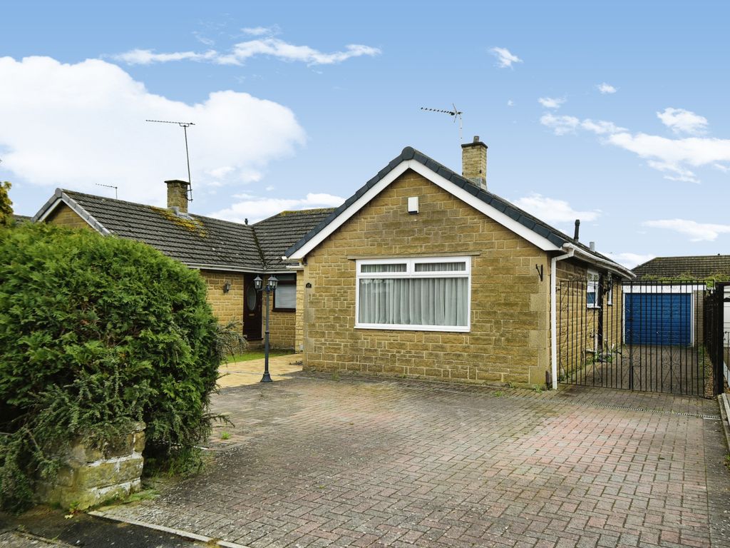3 bed semidetached bungalow for sale in Northfield Way Nythe