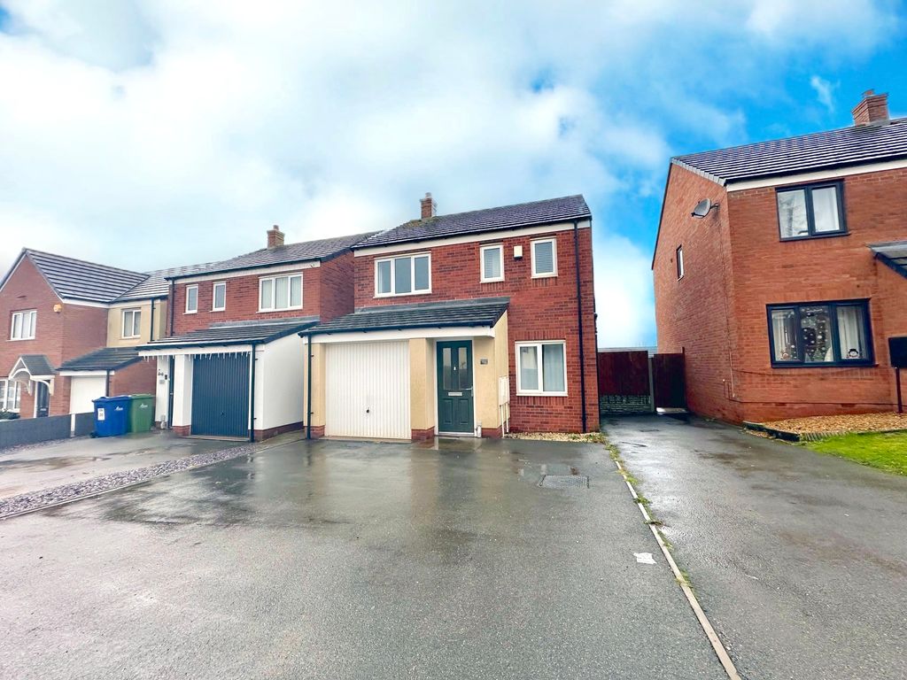 3 bed detached house for sale in Greenheath Road, Hednesford, Cannock