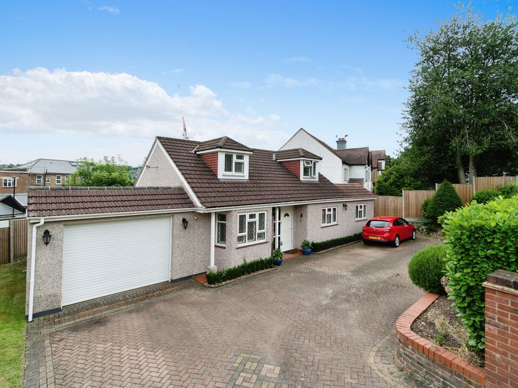 4 bed detached bungalow for sale in Kingsdown Avenue, South Croydon CR2, £650,000 Zoopla