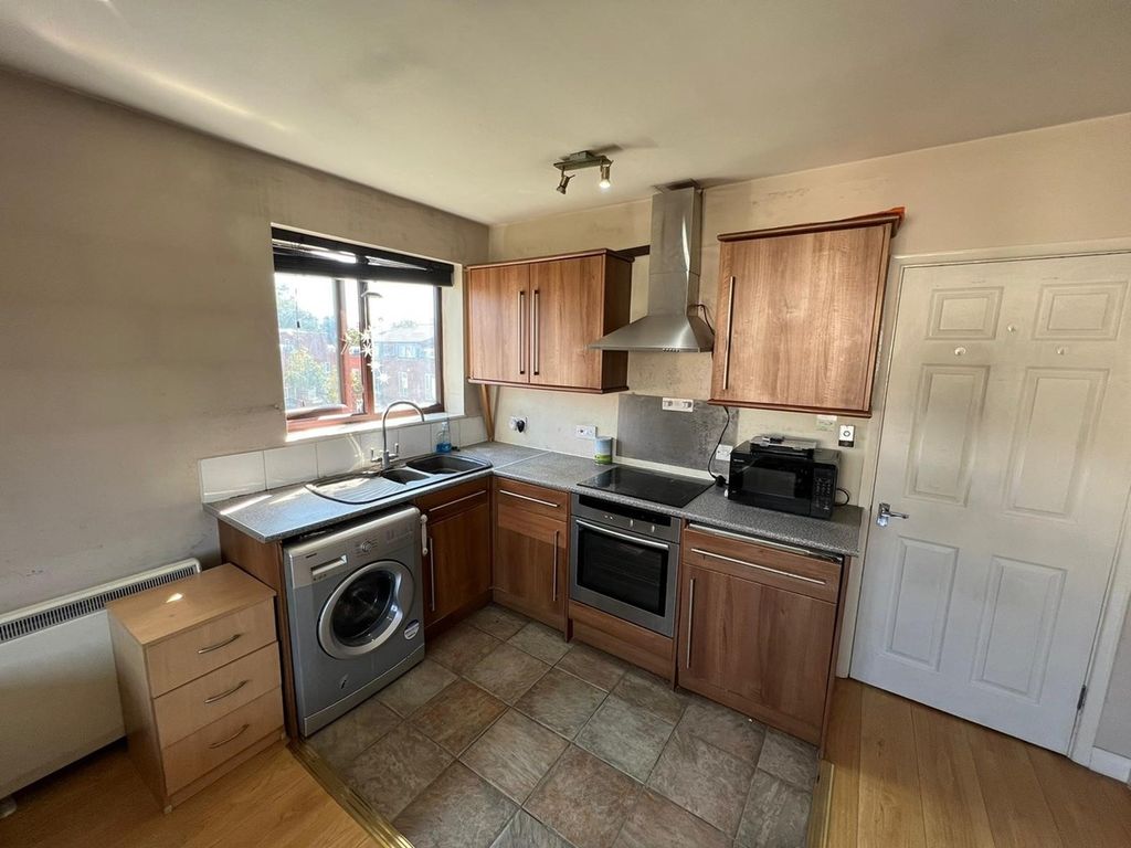 1 bed flat to rent in Heath Road, Hounslow TW3 Zoopla