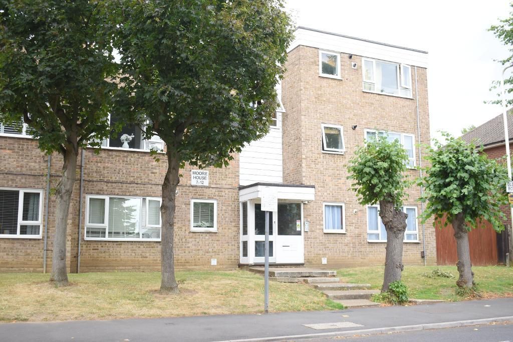 2 bed flat for sale in Globe Road, Hornchurch, Essex RM11, £250,000