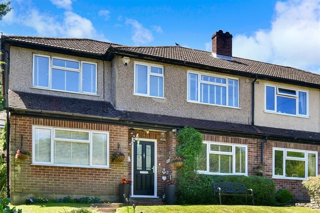 4 bed semidetached house for sale in Caterham Drive, Old Coulsdon
