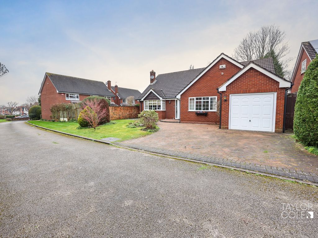 3 bed detached bungalow for sale in Maddocks Hill, Sutton Coldfield B72