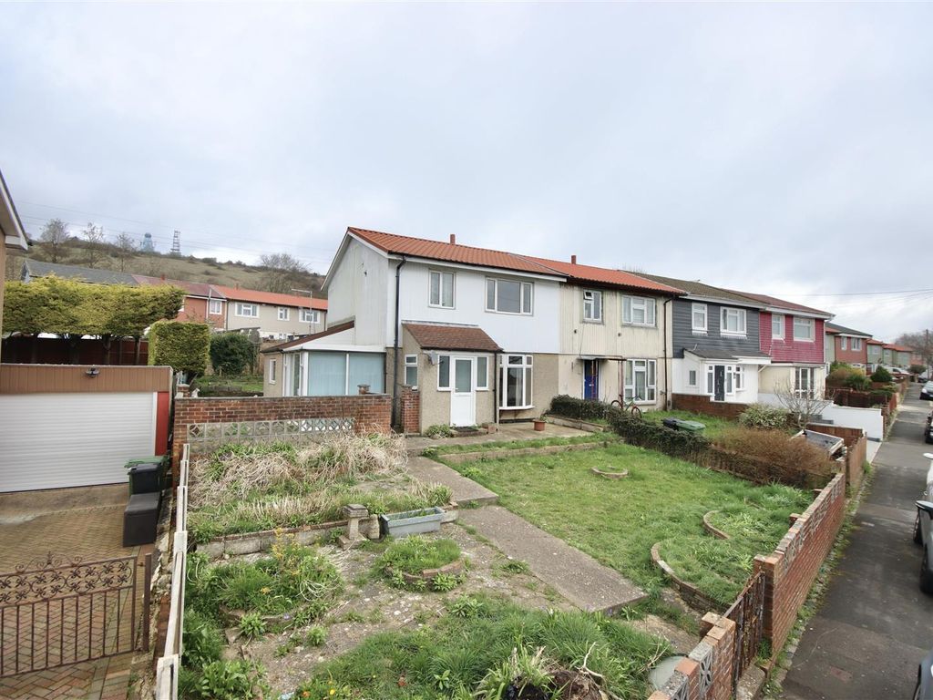 3 bed end terrace house for sale in Dormington Road, Portsmouth PO6, £