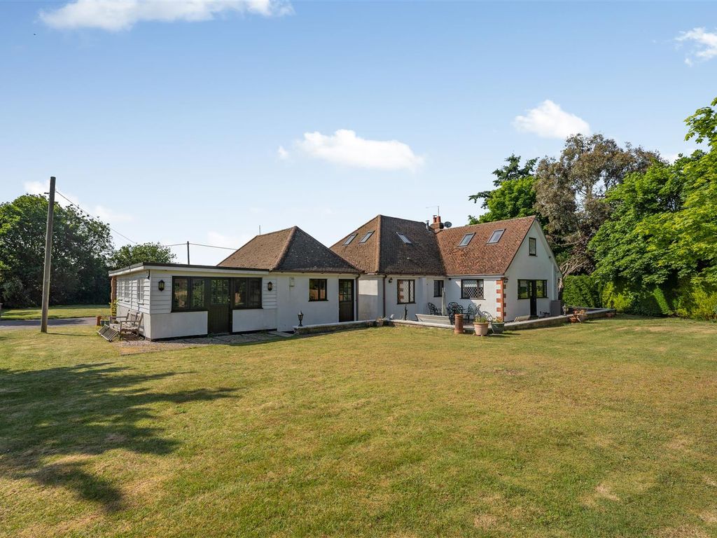 4 bed detached house for sale in Bull Hill, Lenham Heath, Maidstone ME17, £725,000 Zoopla