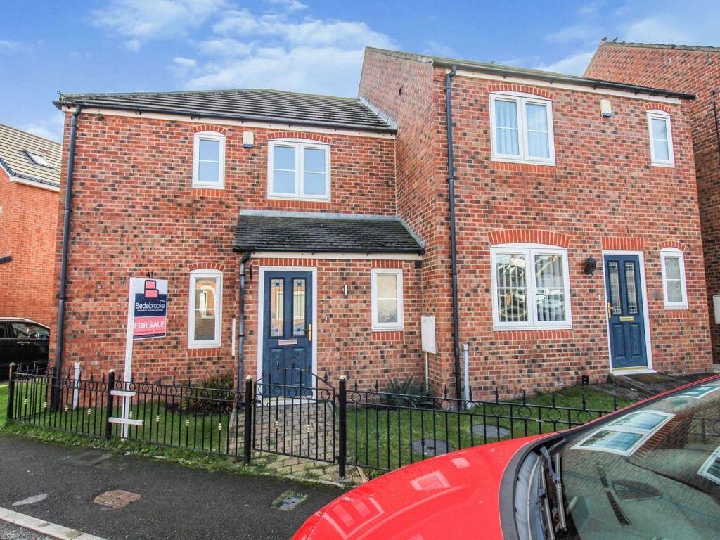 3 bed semidetached house to rent in North View, Ryhope, Sunderland SR2