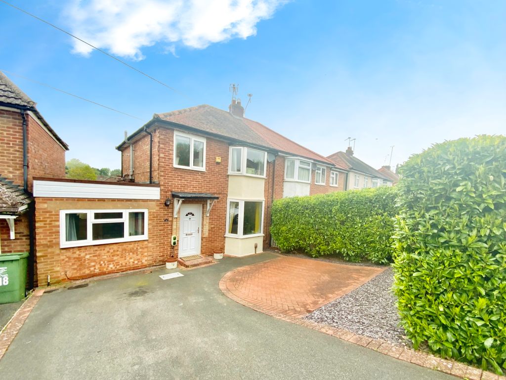 3 bed semidetached house for sale in Clent Avenue, Redditch B97, £