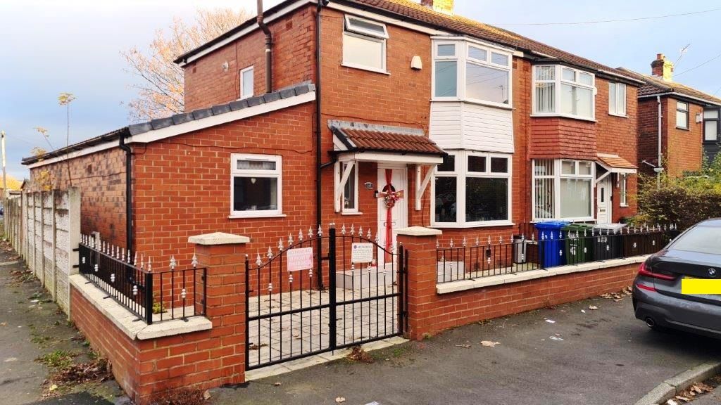 4 bed semidetached house for sale in Windsor Road, Droylsden
