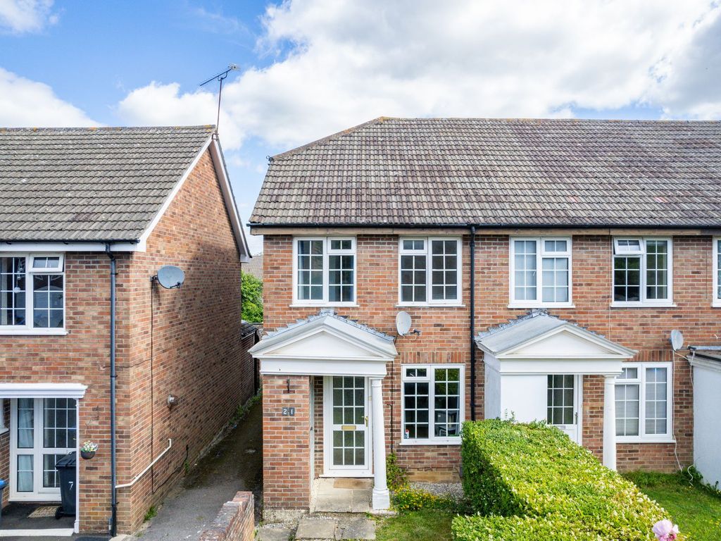 2 bed end terrace house for sale in Woodbury Avenue, East Grinstead RH19, £350,000 Zoopla
