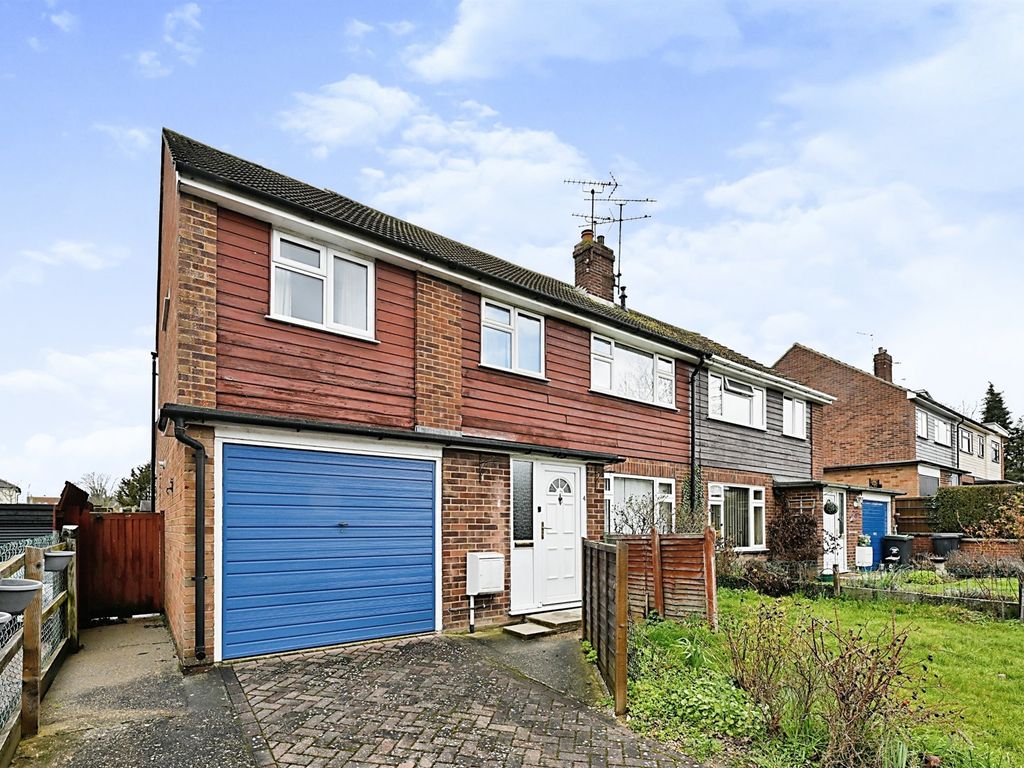 4 bed semidetached house for sale in Shire Hill, Saffron Walden CB11