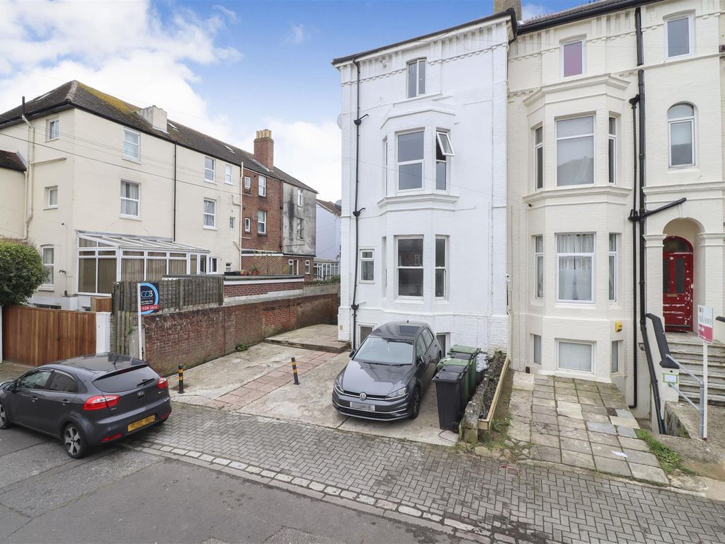 2 bed flat for sale in Nelson Road, Southsea PO5, £215,000 Zoopla