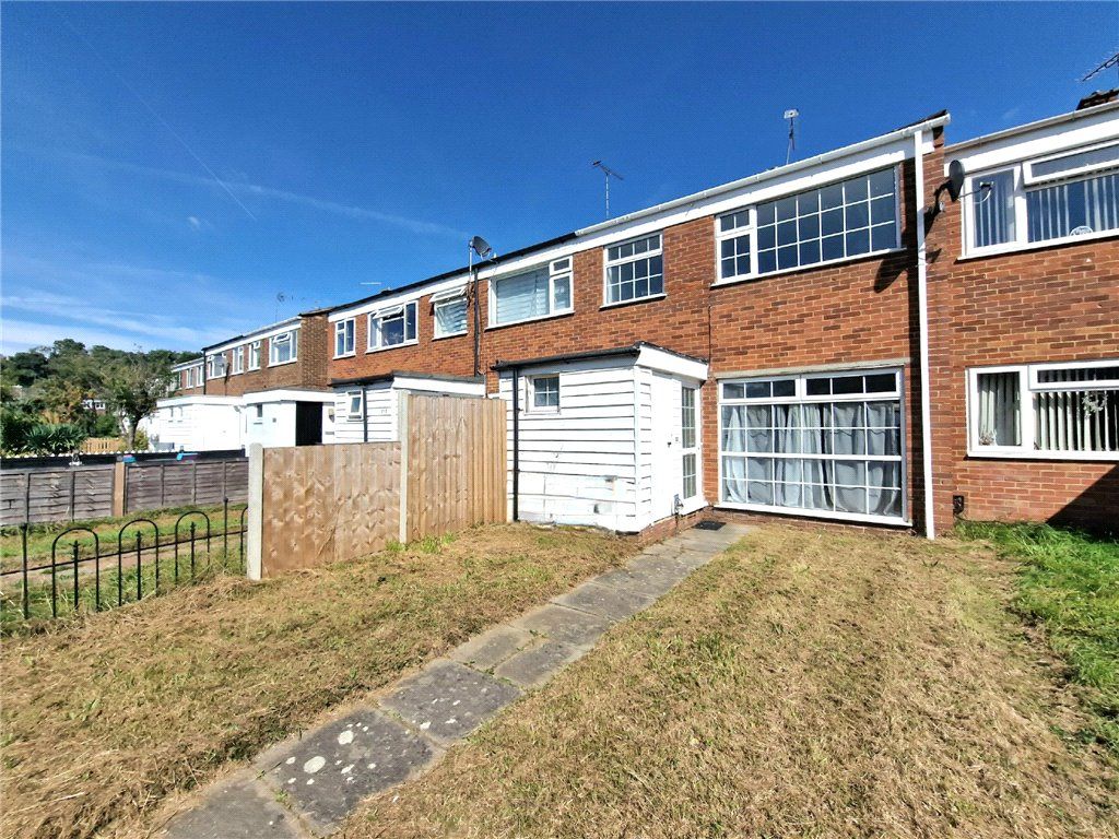 3 bed terraced house for sale in Pinewood Park, Farnborough, Hampshire GU14, £320,000 Zoopla