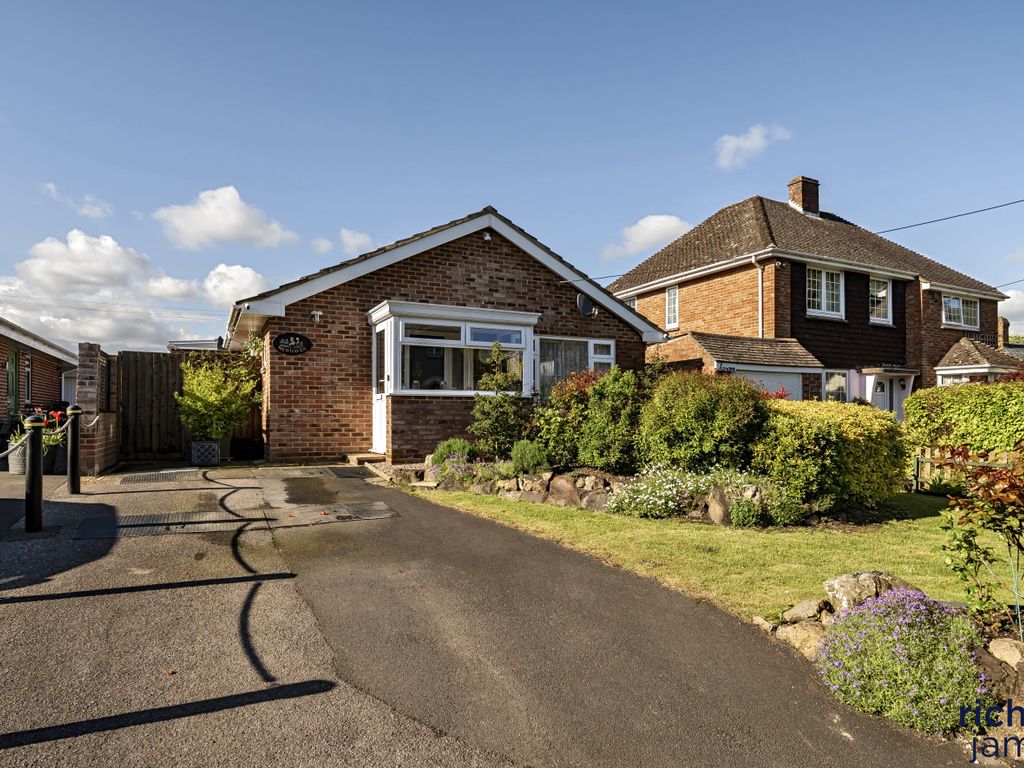 2 bed bungalow for sale in Turnball, Chiseldon SN4 Zoopla
