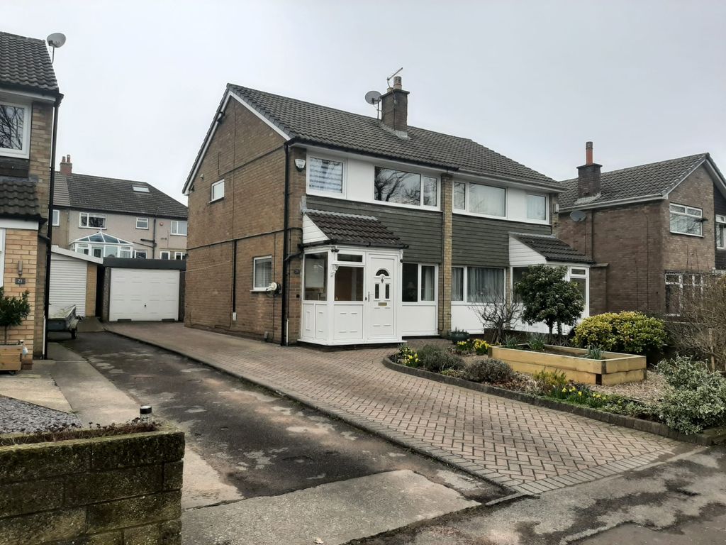 3 bed semidetached house for sale in Hadrians Close, Salendine Nook