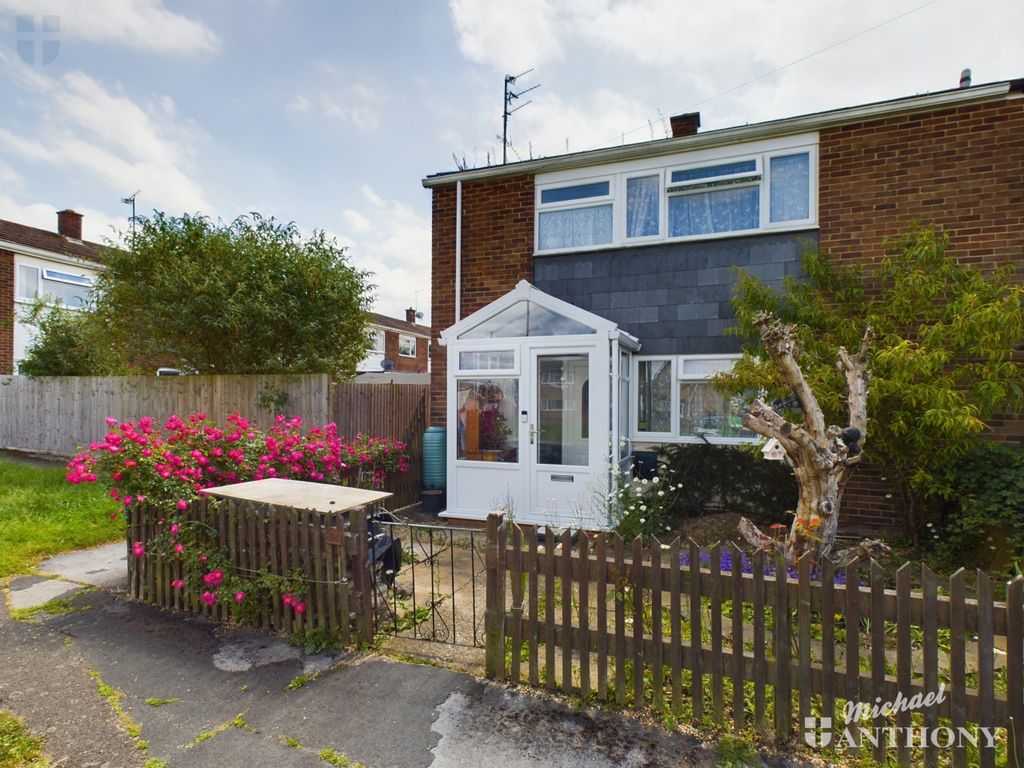 3 bed end terrace house for sale in Cleveland Road, Aylesbury