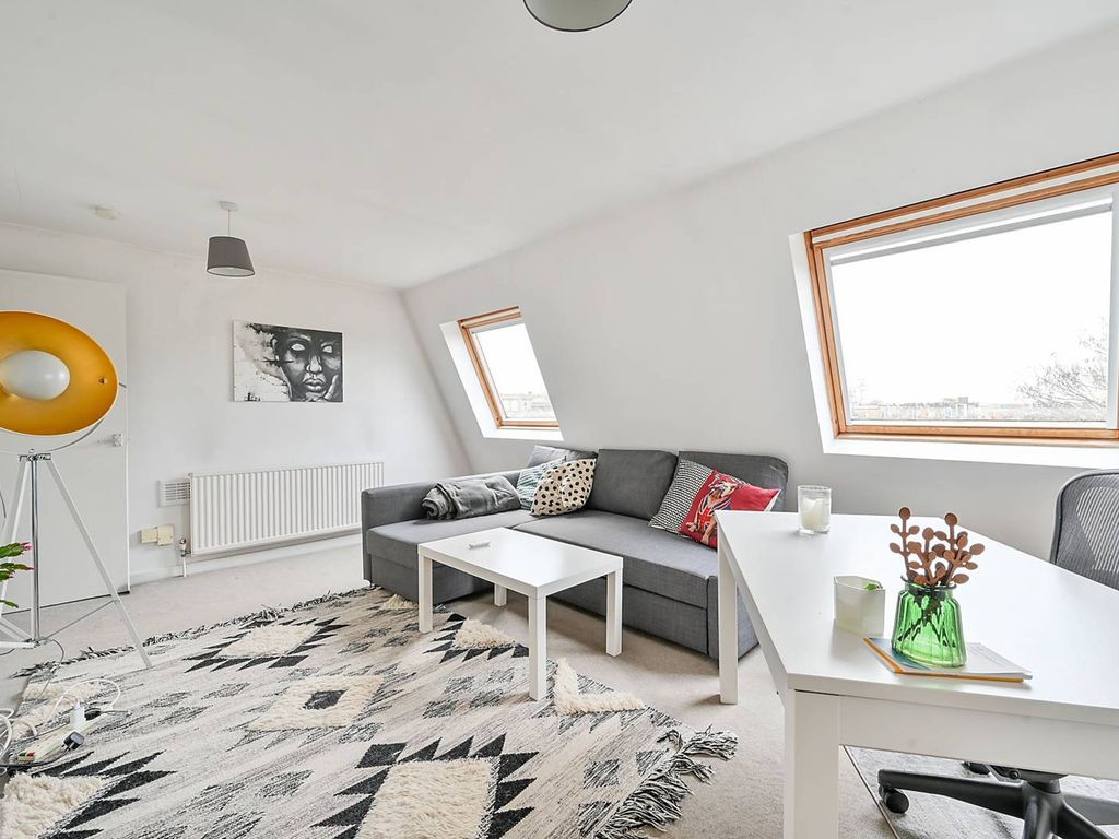 1 bed flat for sale in Loftus Road, Shepherd's Bush, London W12, £