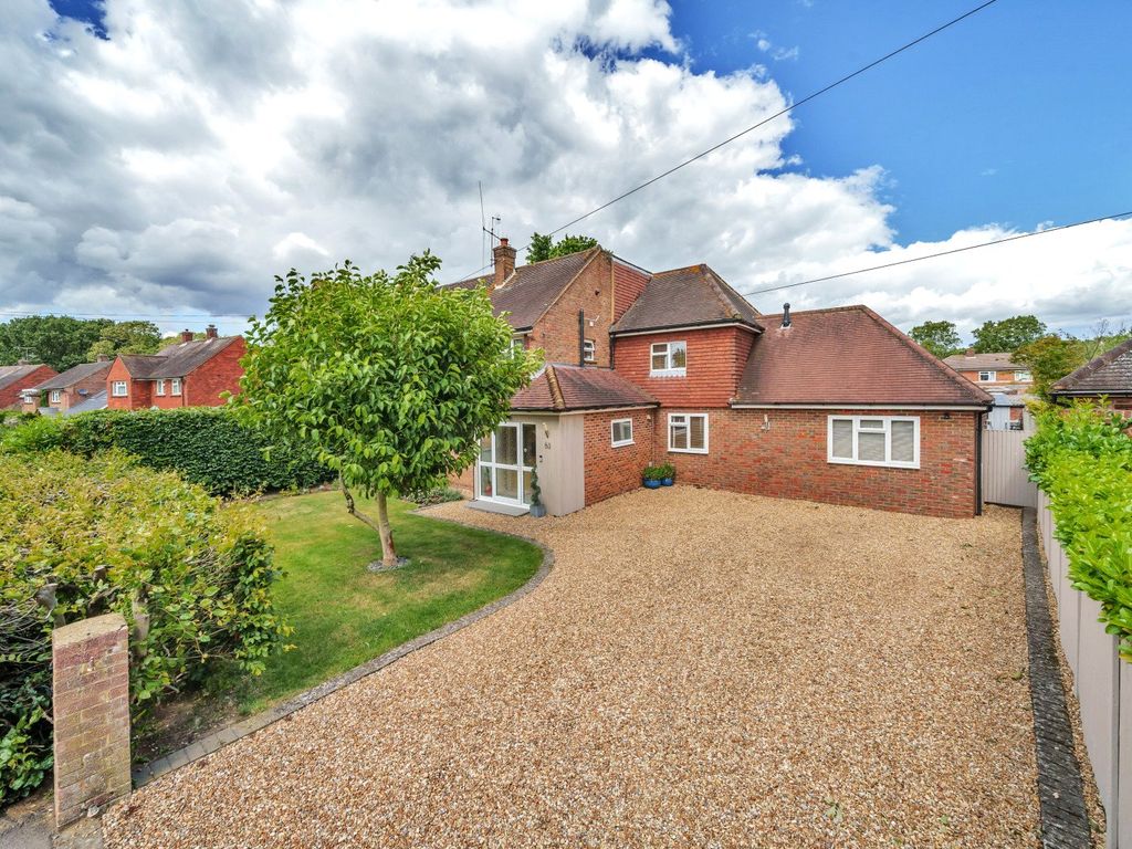 5 bed semidetached house for sale in Northcote Crescent, West Horsley