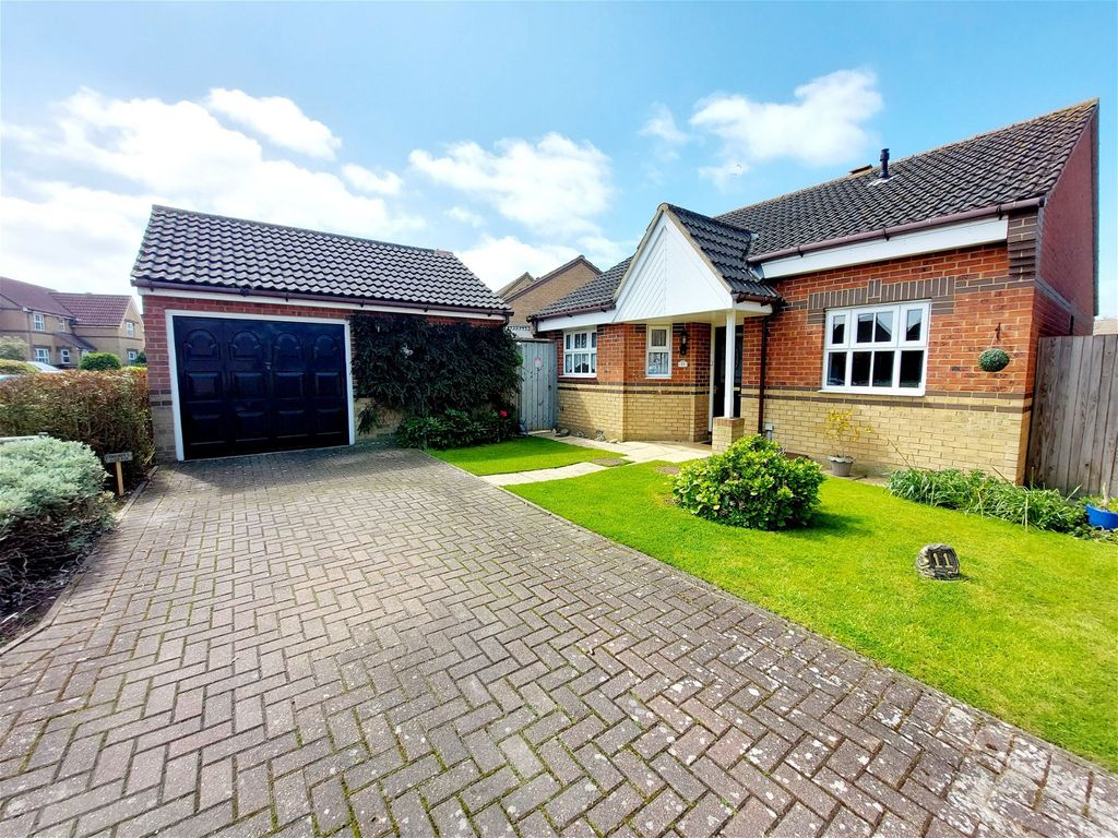 2 bed bungalow for sale in Drayton Close, High Halstow, Rochester ME3