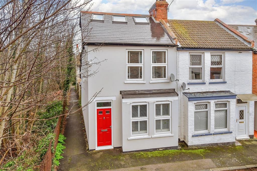 3 bed end terrace house for sale in Chaucer Road, Broadstairs, Kent