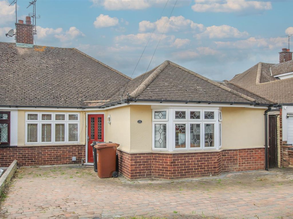 3 bed semidetached bungalow for sale in Clavering Gardens, West Horndon, Brentwood CM13, £