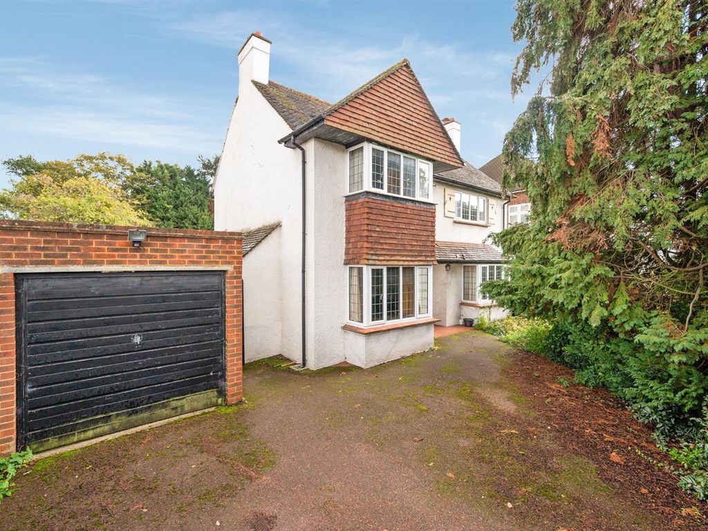 3 bed detached house for sale in West Hill Avenue, Epsom KT19, £850,000