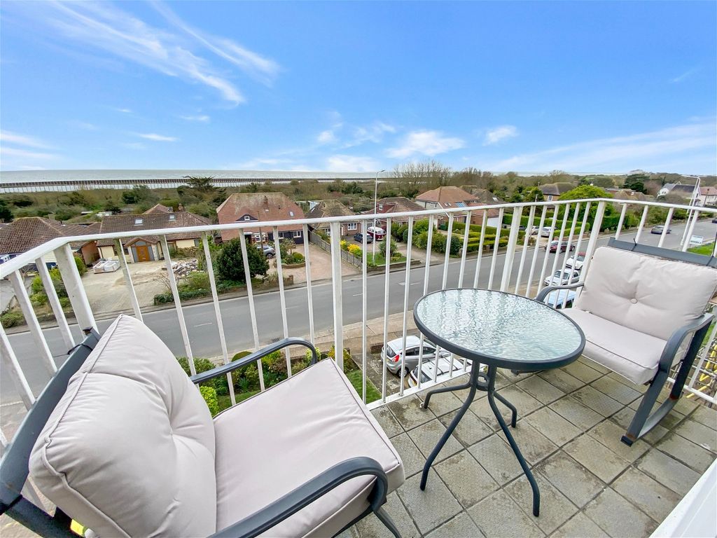 2 bed flat for sale in Seabrook Road, Hythe, Kent CT21, £250,000 Zoopla