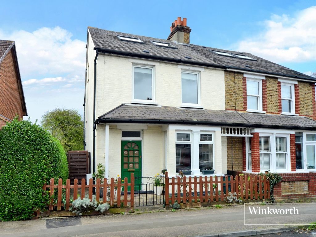 4 bed semidetached house for sale in Lindsay Road, Worcester Park KT4