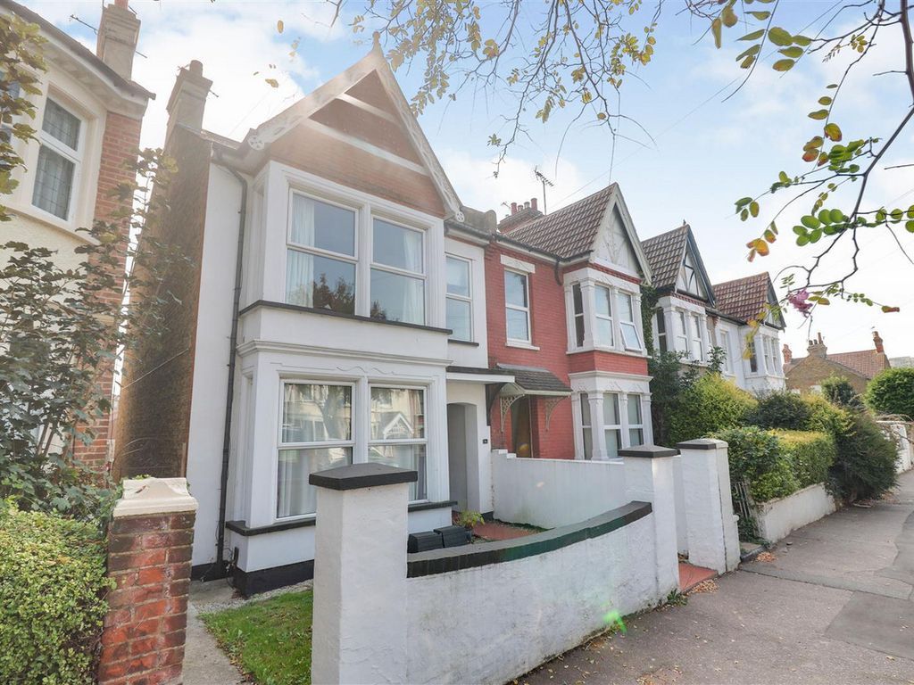 3 bed flat to rent in Road, SouthendOnSea SS2 Zoopla