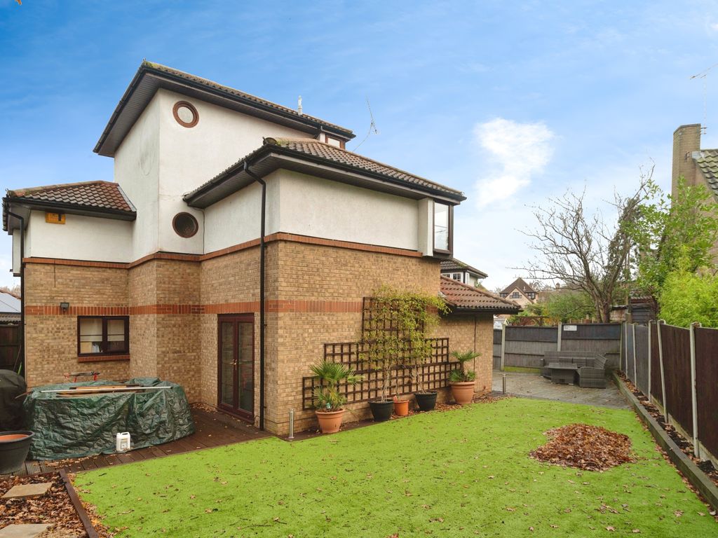 5 bed detached house for sale in Amersham Avenue, Langdon Hills