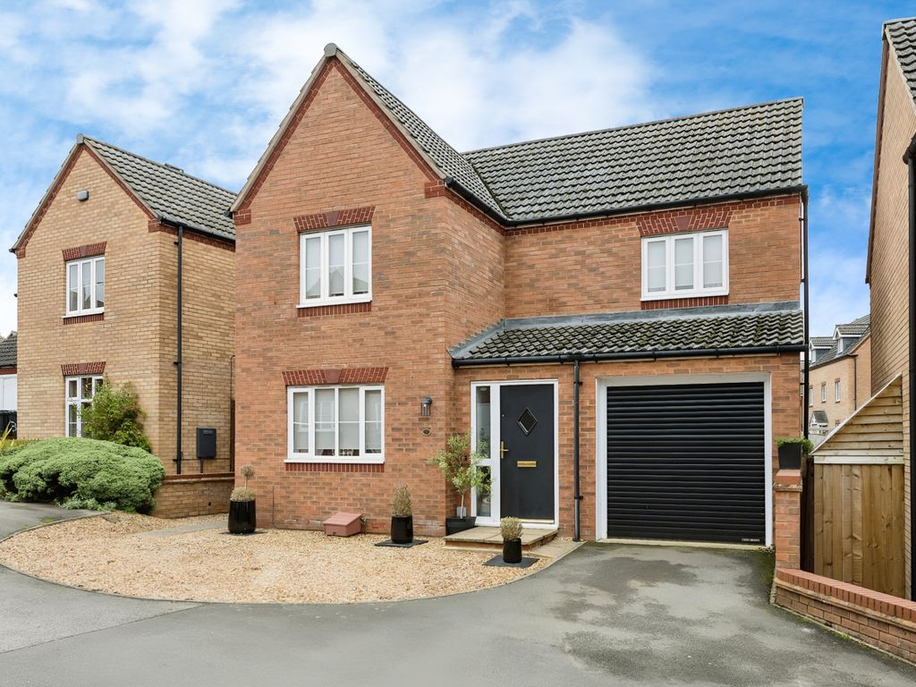 4 bed detached house for sale in South Meadow View, Northampton NN5, £