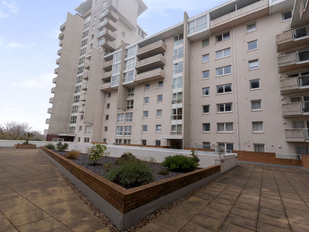 Hansen Court Caerdydd Heol Glan Rheidol Cardiff CF10  