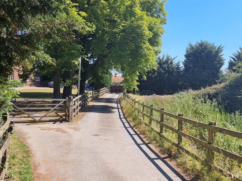 4 bed property for sale in Envilles Barns, Little Laver, Ongar CM5 Zoopla