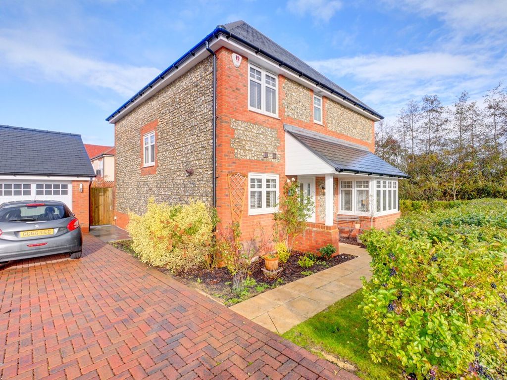 New home, 4 bed detached house for sale in Robin Way, Hellingly BN27