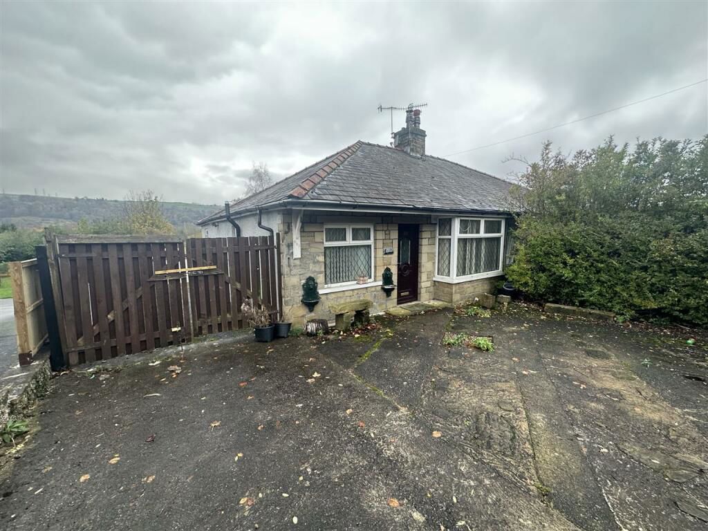 2 bed bungalow for sale in Bradford Road, Riddlesden, Keighley BD20, £