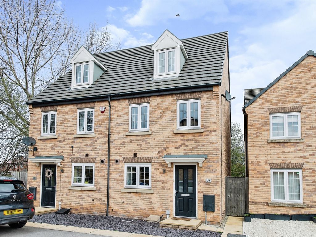 3 bed semidetached house for sale in Blenheim Way, Castleford WF10