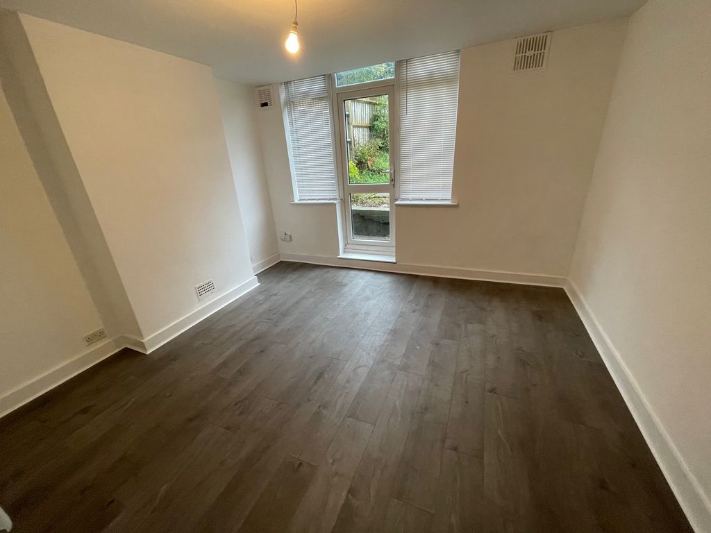 1 bed flat to rent in Russell Rise, Luton LU1 Zoopla