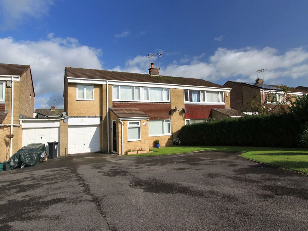 4 bed semidetached house for sale in Sibland Way, Thornbury, South
