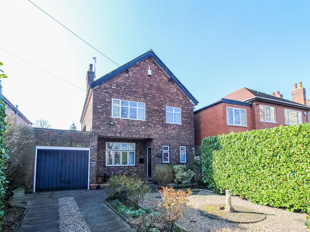 3 bed detached house for sale in Thornbury Road, Wakefield WF2, £