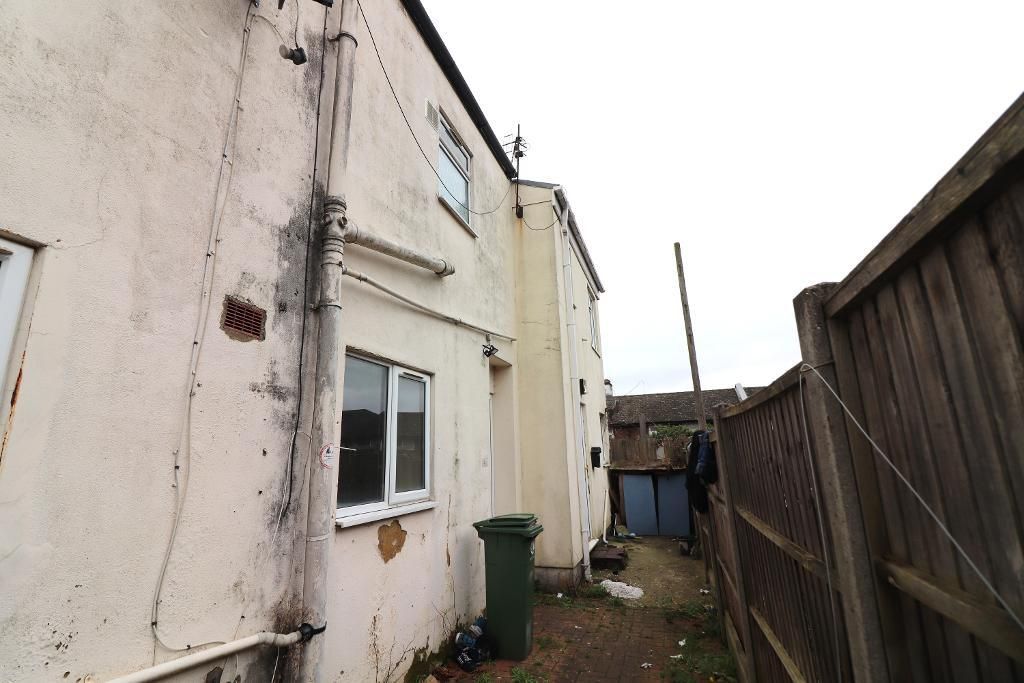 1 bed terraced house for sale in Princess Street, Luton, Bedfordshire