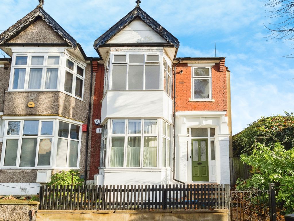 2 bed flat for sale in Westbury Road, Walthamstow E17, £375,000 Zoopla