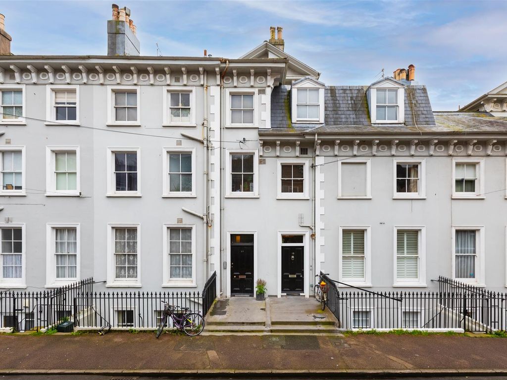2 bed flat for sale in Park Crescent, Brighton BN2, £400,000 Zoopla
